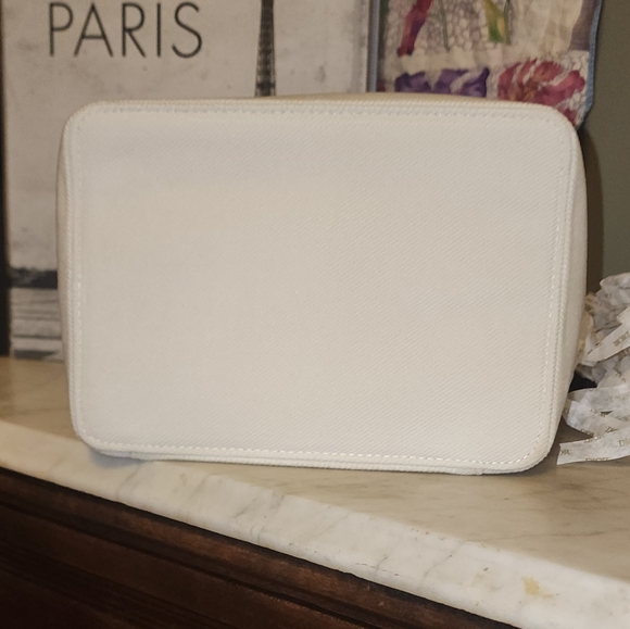 Dior Vanity in Ivory - super soft, great condition comes with Dior tissue paper - Picture 7 of 7